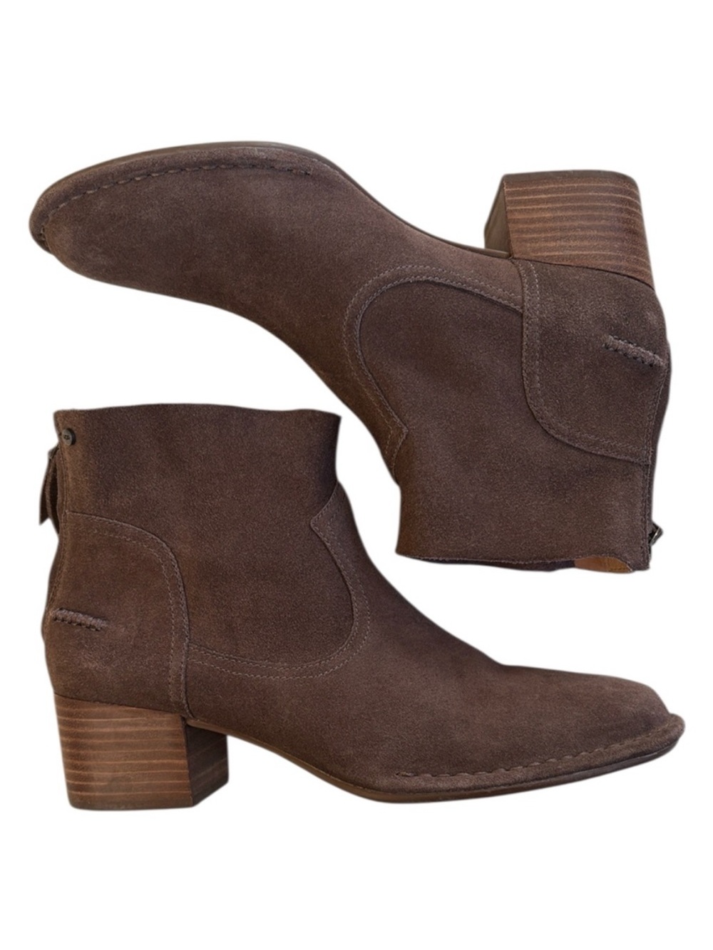 EUC UGG Leather Bandara Boots
Brown Size 9